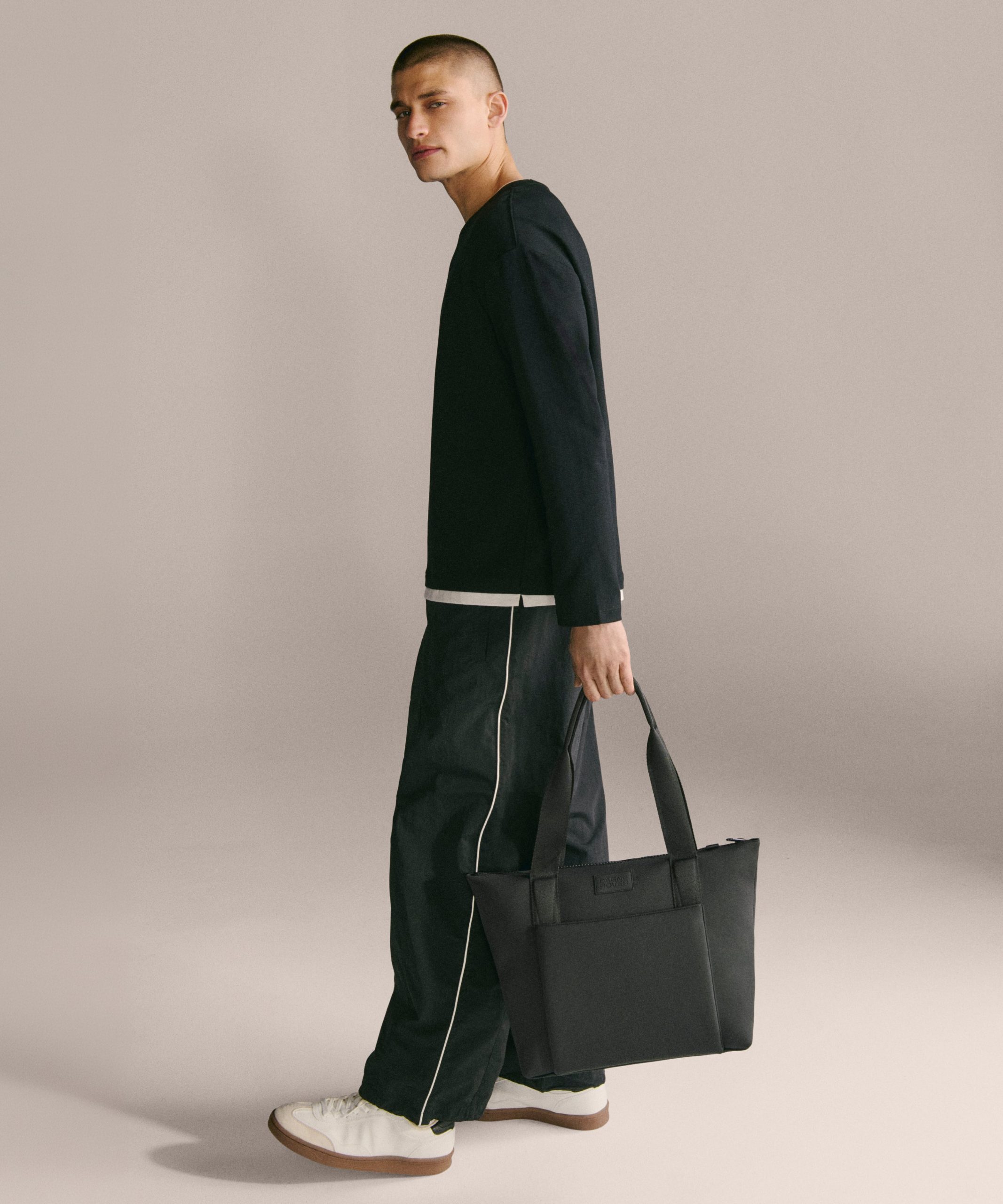 Noa Tote in Onyx - Image 7