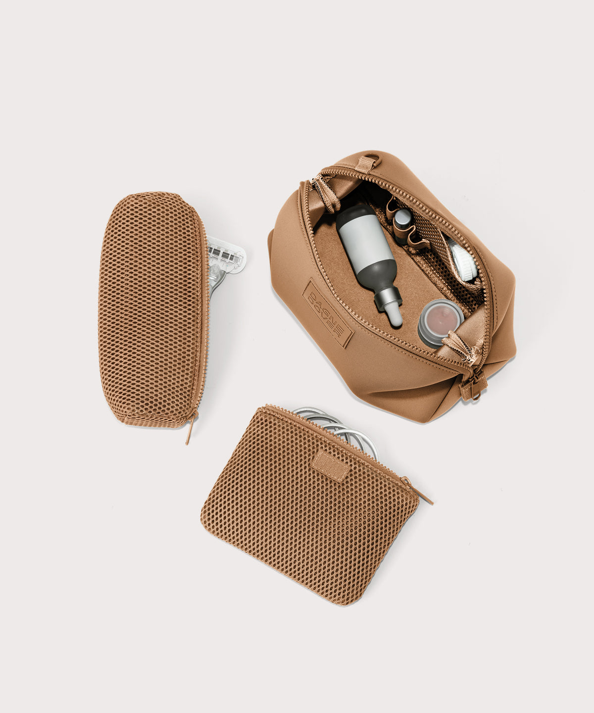 Hunter Toiletry Bag in Camel. Large - Image 3